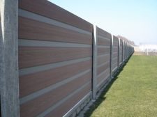 Забор из ДПК с бетонными столбами